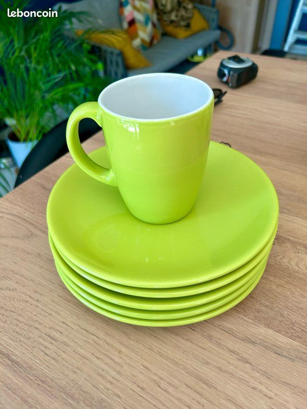 Service à café vert anis – 1 tasse + 5 petites assiettes (image 1)
