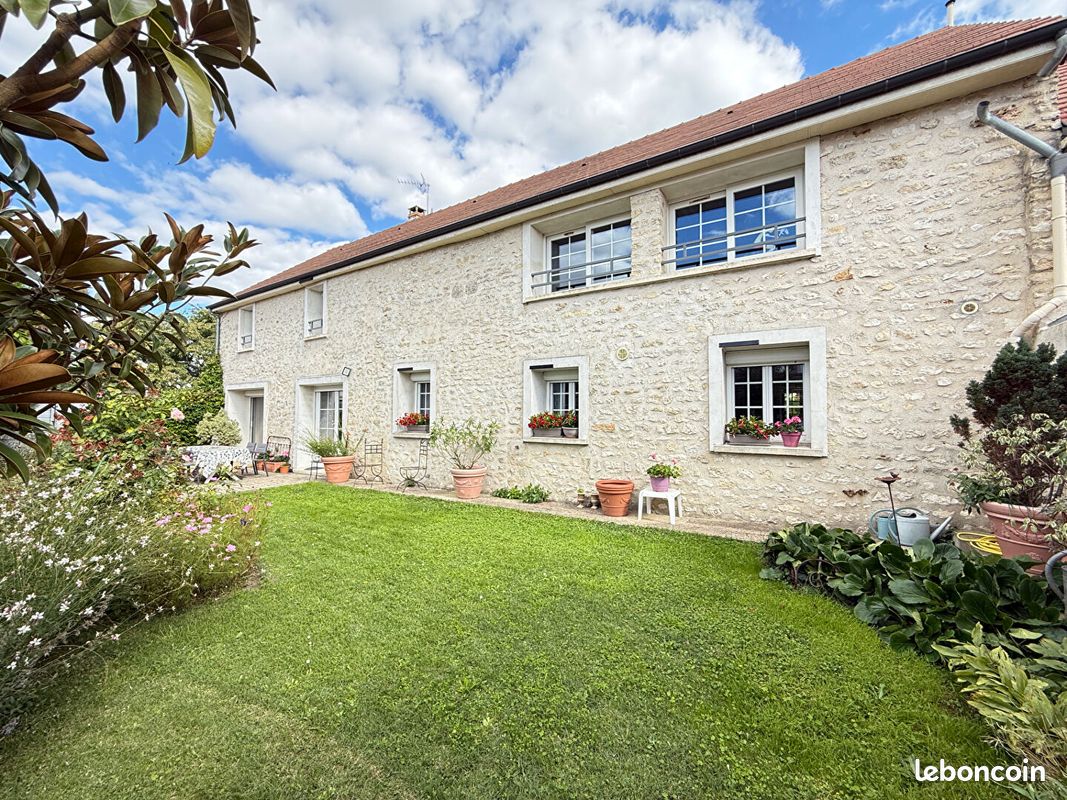 Maison 6 pièces 196 m² · à Épône · 196 m² · 561 600 €