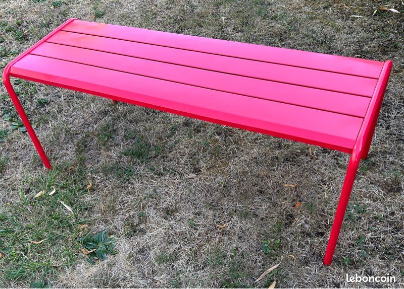 Banc de jardin en métal rouge (image 2)