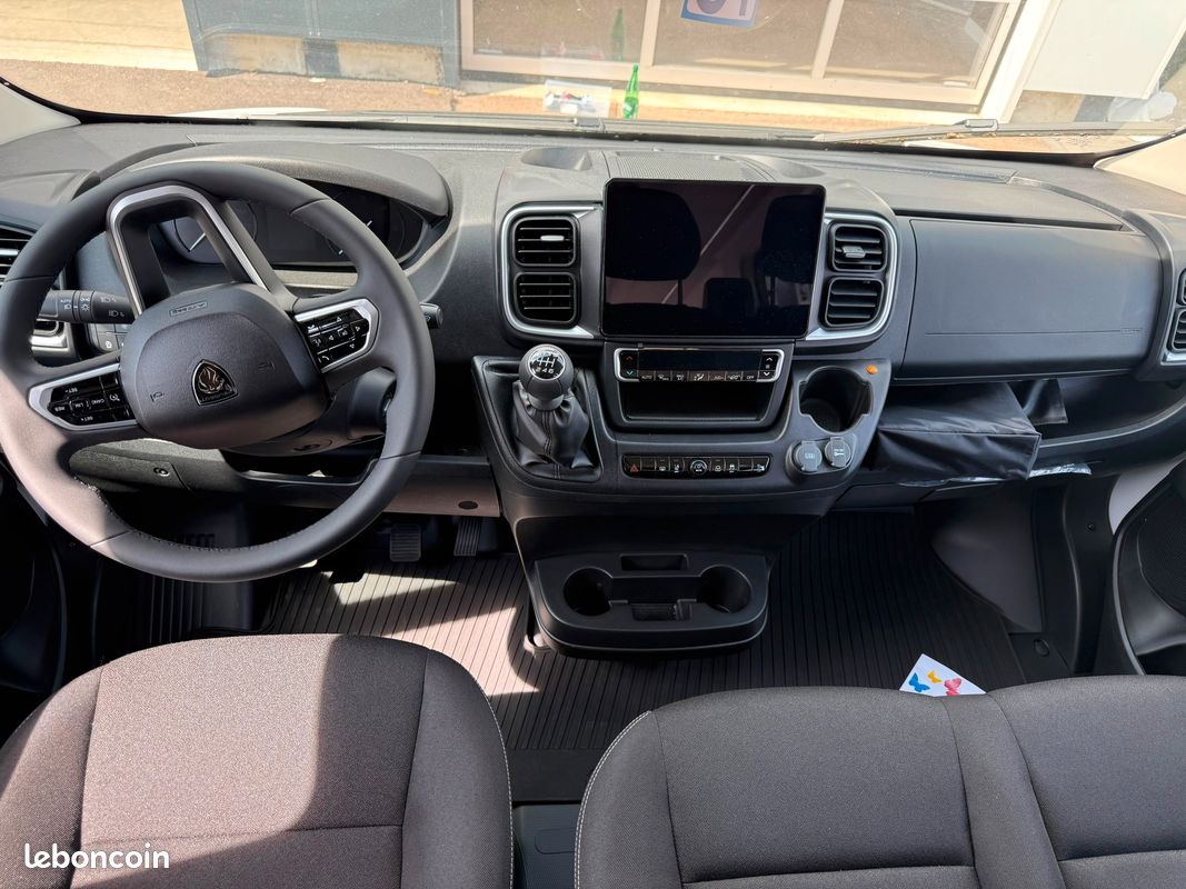 PEUGEOT BOXER L2H2 TPMR – 9 Places / Jusqu'à 4 fauteuils roulants – Disponible immédiatement (image 6)