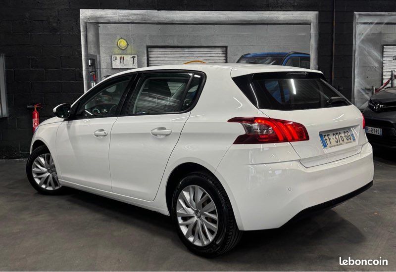 Peugeot 308 1.5 HDI 100ch 2 places Premium Pack 04/02019 (image 4)
