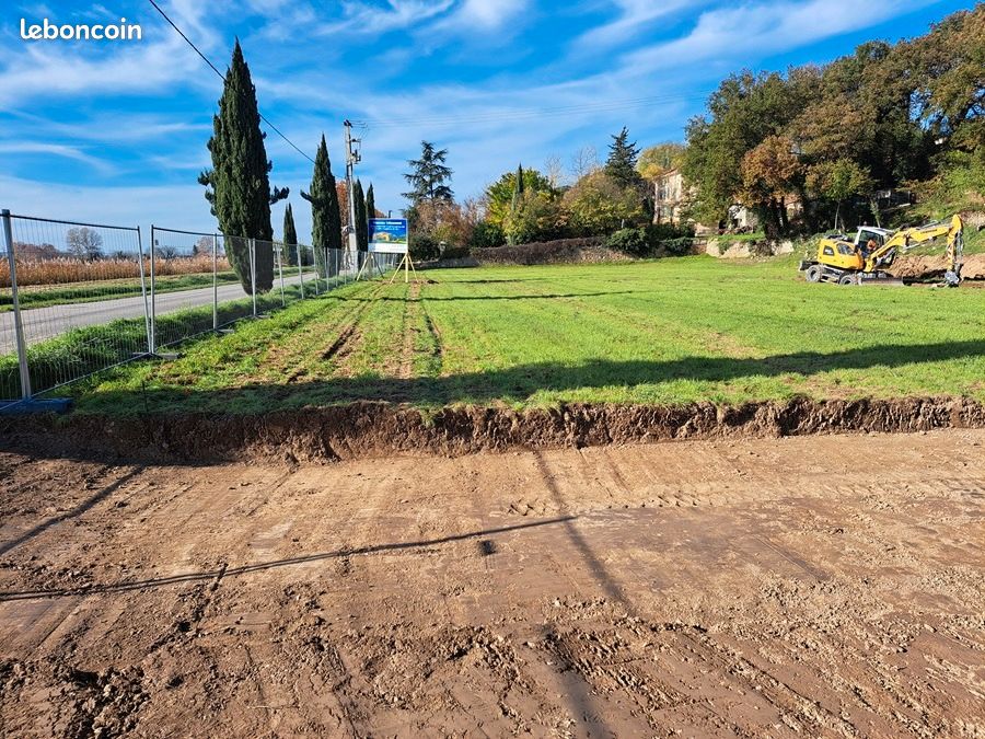 Terrain 870 m² Villelaure · 170 000 €