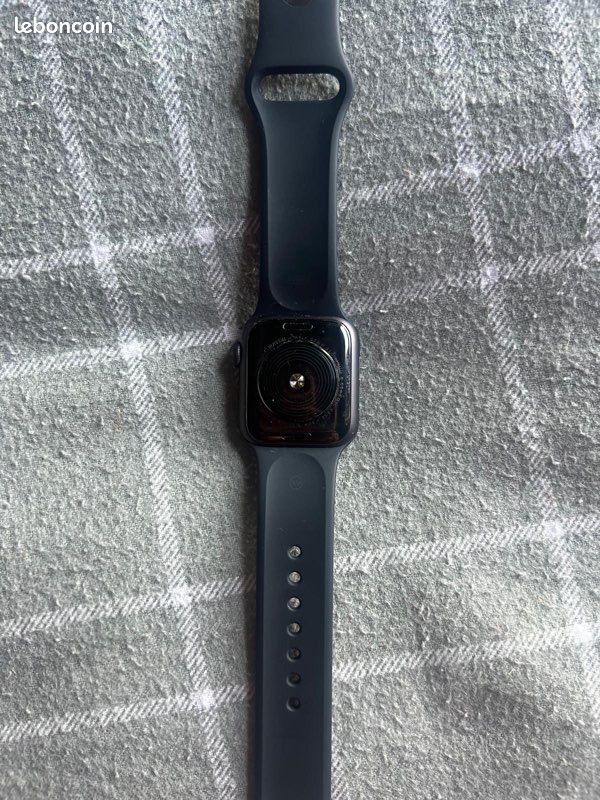 Apple Watch SE GPS, 40mm (image 4)