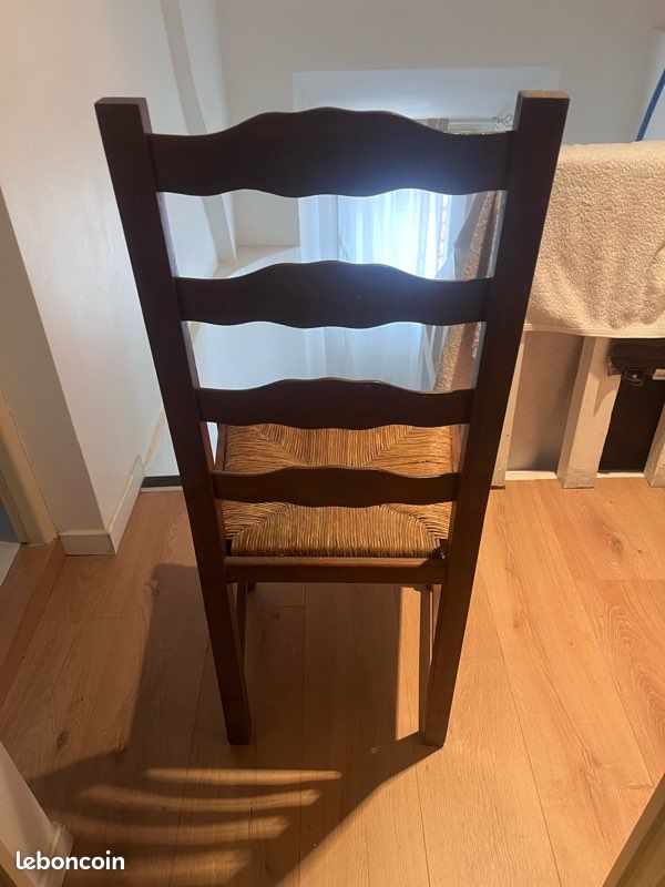14 Chaise en bois (image 3)