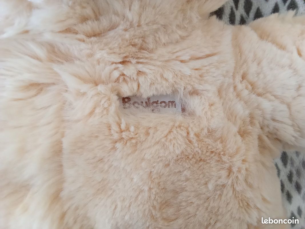 Très bel ours de la marque Boulgom il est gros en format couleur crème miel les photos reflètent bien la couleur son prix tient compte de son état encore tout doux vintage ancien collectionné (image 2)