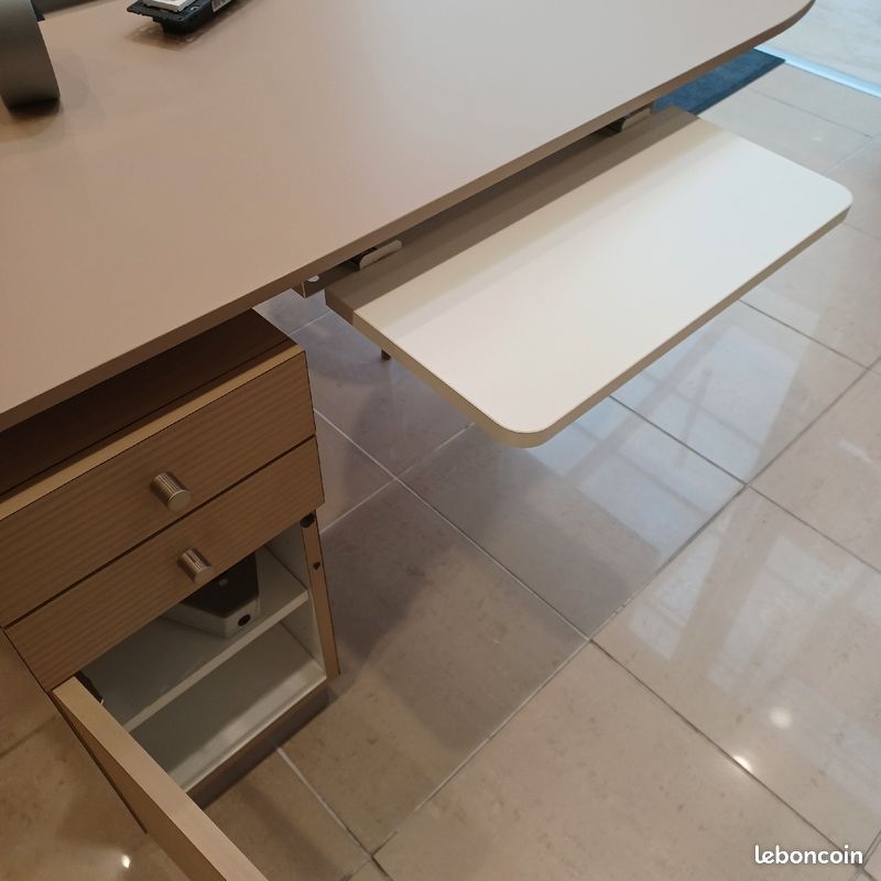 Bureau pour enfant ou ado en etat neuf (image 6)