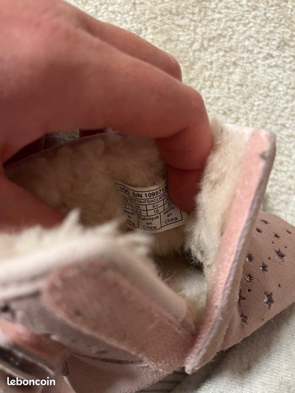 Chaussures UGG taille 16 NEUVES (image 3)