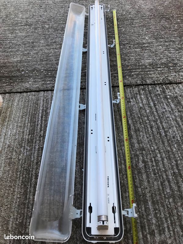 Réglette étanche TRILUX OLEVEON 136 E PC - Support néon tube fluorescent (image 2)