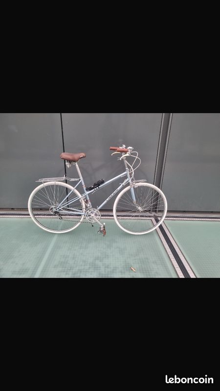 Vélo vintage entièrement rénové (image 1)