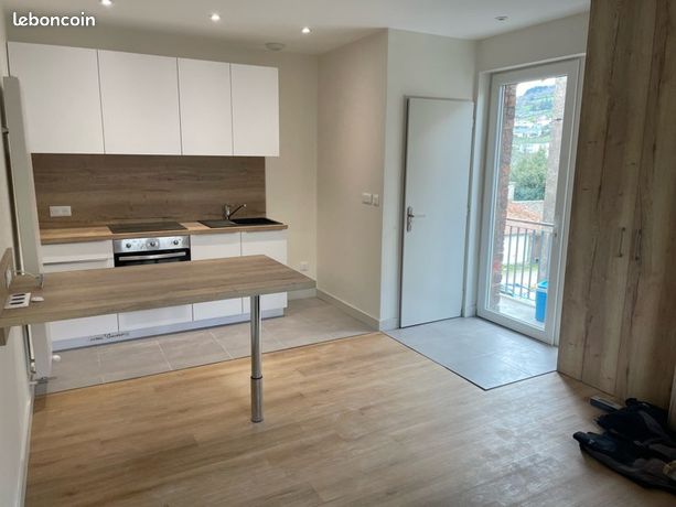 Superbe appartement traversant entièrement rénové avec de très belle prestations