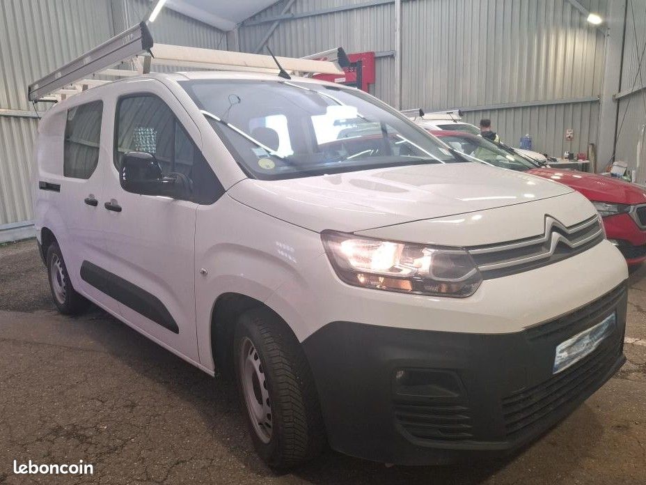 BERLINGO XL 100 CH cabine approfondie 5 places 55.958 km D'ORIGINE 15.825 ht (18.990 ttc) (image 1)