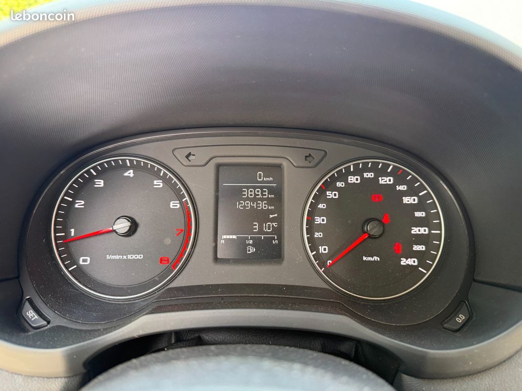 AUDI A1 1.2 TFSI 90 CH AMBIENTE * SIEGES CHAUFFANTS * CLIMATISATION * CHAINE DISTRIBUTION CHANGEe (image 18)
