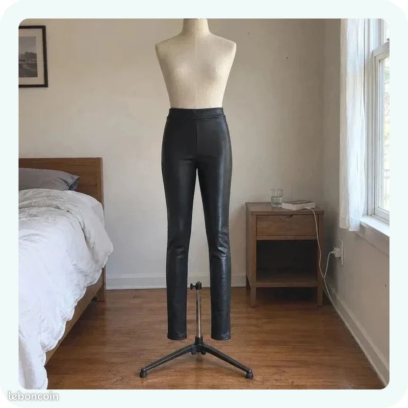 [R0029] Legging / Pantalon Simili Cuir Noir M2K Paris - Taille S/M (image 1)
