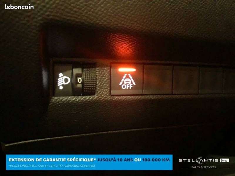 Peugeot 208 PureTech 100 S&S EAT8 Style (image 29)