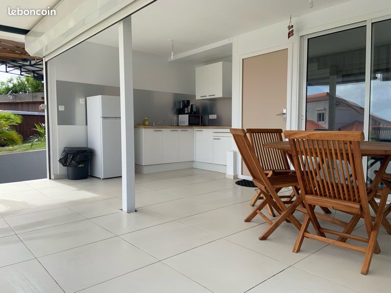 Appartement 2 pièces 45 m² · à Saint-François · 45 m² · 700 €/mois