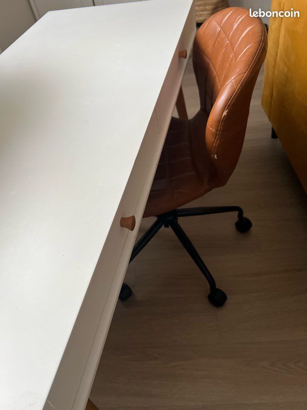 Bureau 2 tiroirs la redoute et chaise But (image 3)