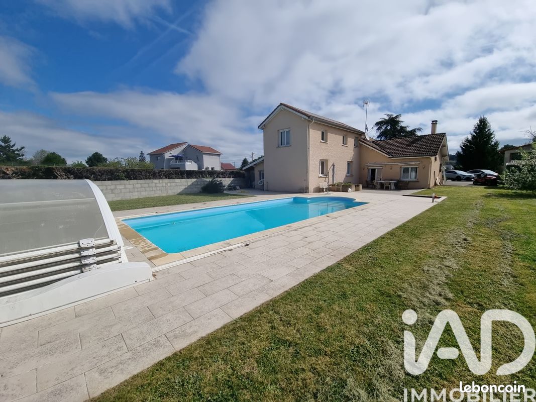 Maison 9 pièces 200 m² · à Andrézieux-Bouthéon · 200 m² · 439 000 €