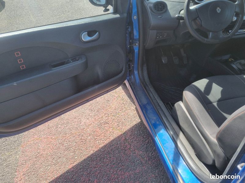 Renault TWINGO II 1.5 DCI 65CH DYNAMIQUE (image 9)