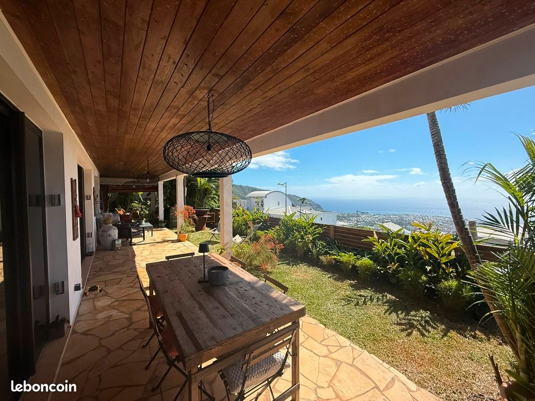 Maison 8 pièces 242 m² · à Saint-Denis · 242 m² · 839 000 €