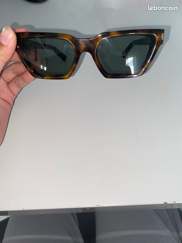 Lunette de soleil Saint Laurent (image 1)