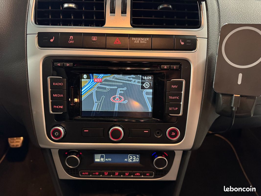 Volkswagen POLO V R WRC 220ch Limited Edition - 1901/2500 / SUIVI VOLKSWAGEN / SIEGES CHAUFFANTS / GPS / BLUETOOTH (image 15)