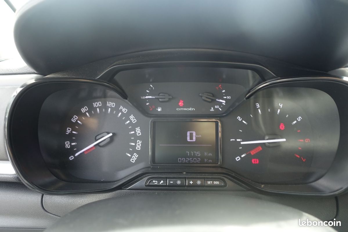 Citroen C3 STE 1.5 BLUEHDI 100CH S&S BVM 6 FEEL (image 12)