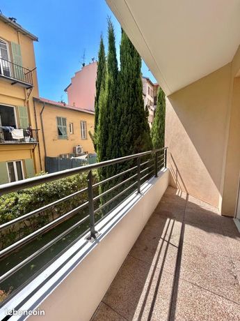 Studio 1 pièce 24 m² — 2