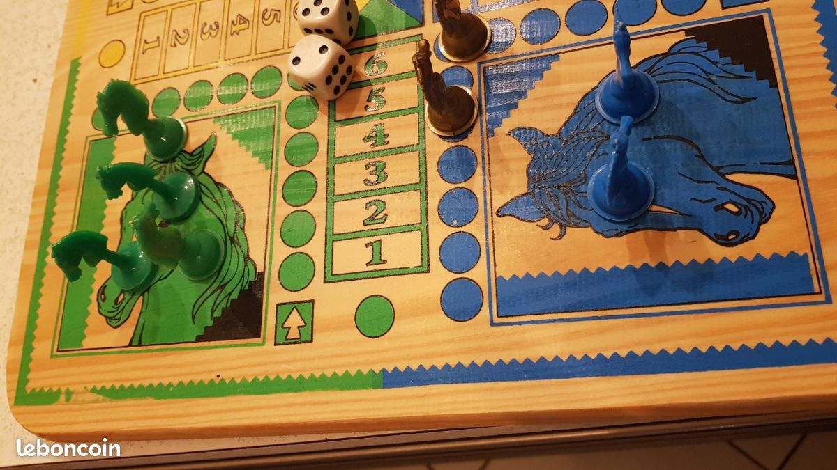 Jeux des petits chevaux en bois