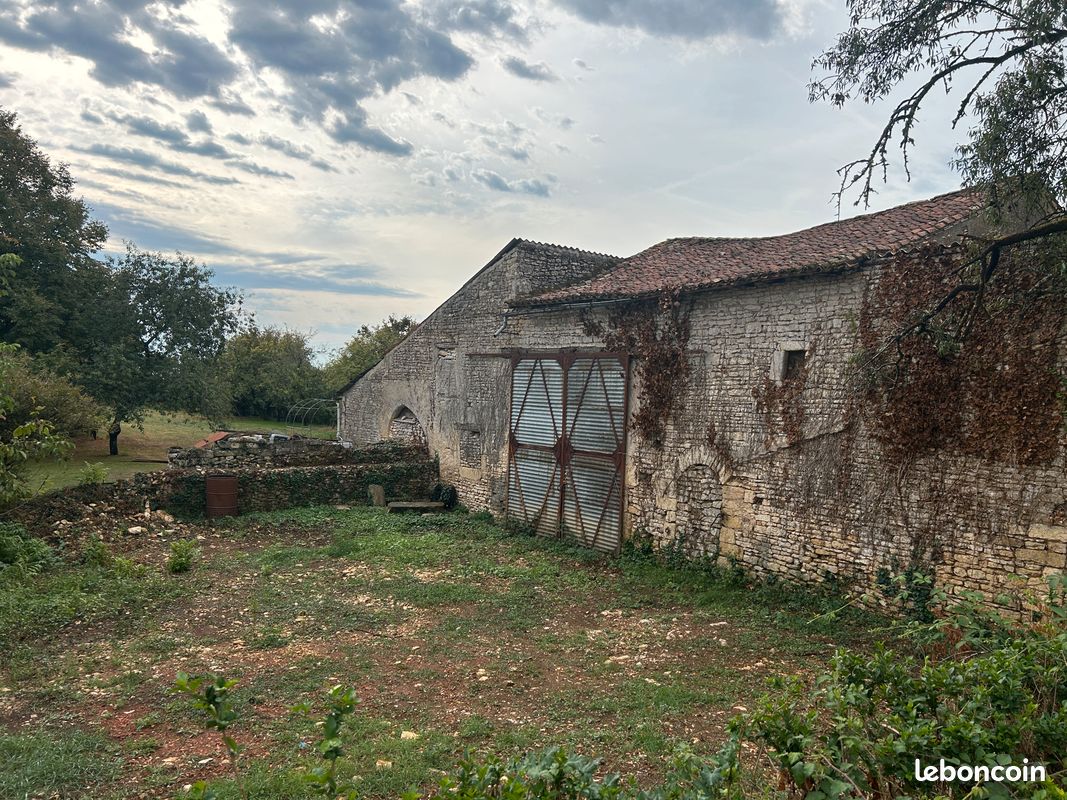 Maison 1 pièce 70 m² · à Maillé · 70 m² · 35 000 €