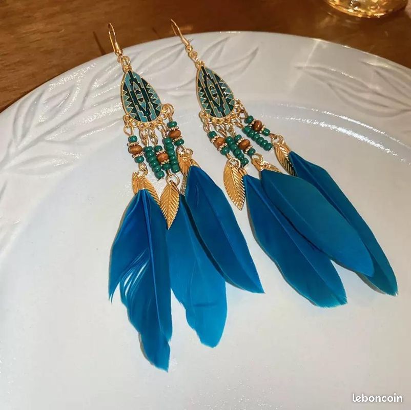Paire de boucles d'oreilles LYRA "Rêve Bohème - Plumes Bleues & Perles Ethniques" Neuve (image 2)