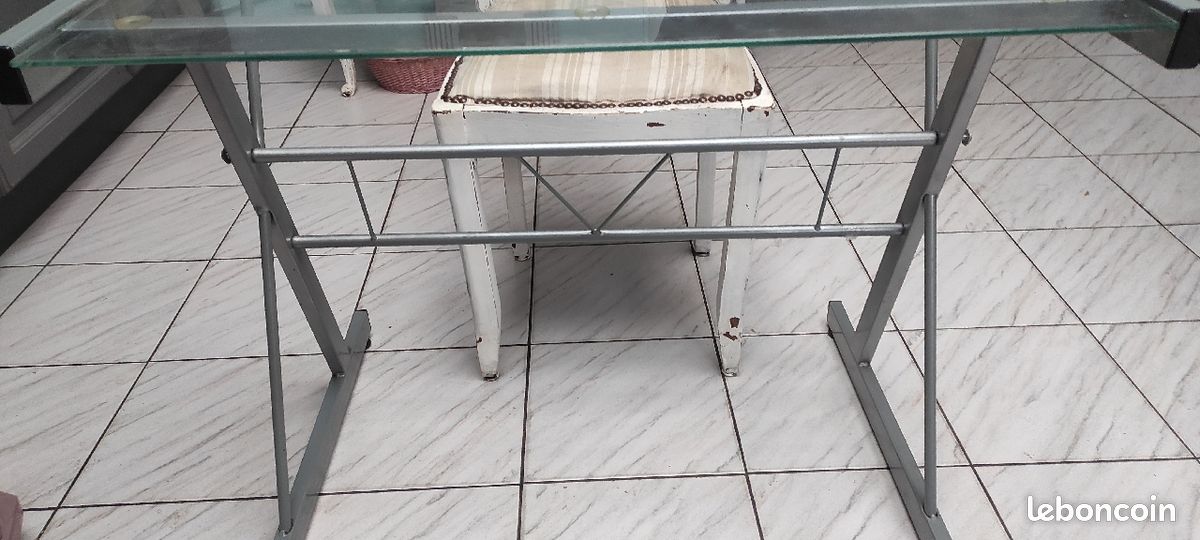 Bureau avec un plateau en verre (image 3)