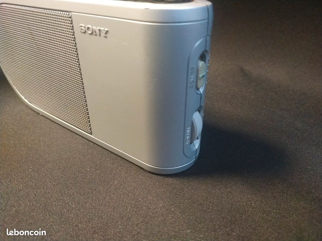 Radio Portable SONY ICF-304 FM/AM Neuve Dans Sa Boîte Avec Notice
