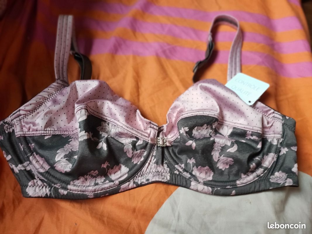 Soutien gorge neuf Charlott taille 90D Vêtements