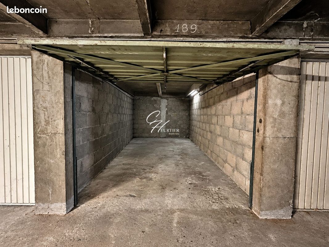 Parking 16 m² · à Grenoble · 16 m² · 12 000 €