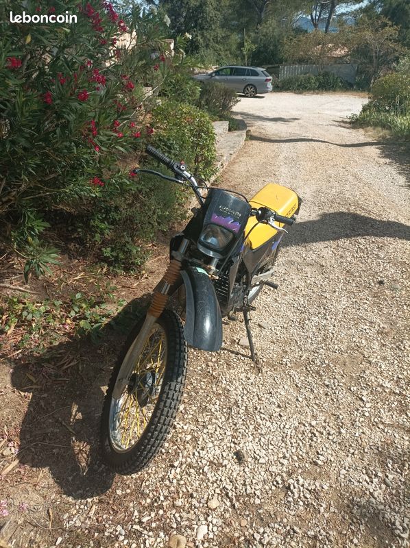 Moto Suzuki (image 2)
