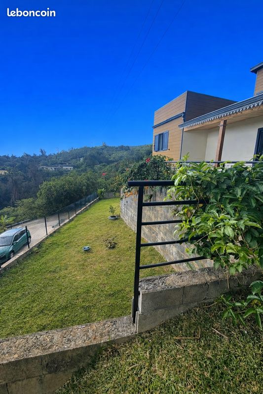 Maison 4 pièces 117 m² · à Saint-Denis · 117 m² · 2 300 €