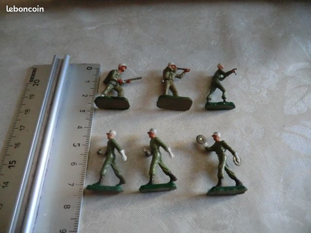 RARE Lots de 12 figurines Starlux soldats français TBE