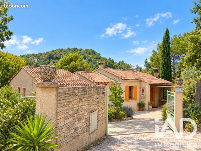 Maison 4 pièces 91 m² · à Saint-Martin-de-la-Brasque · 91 m² · 350 000 €