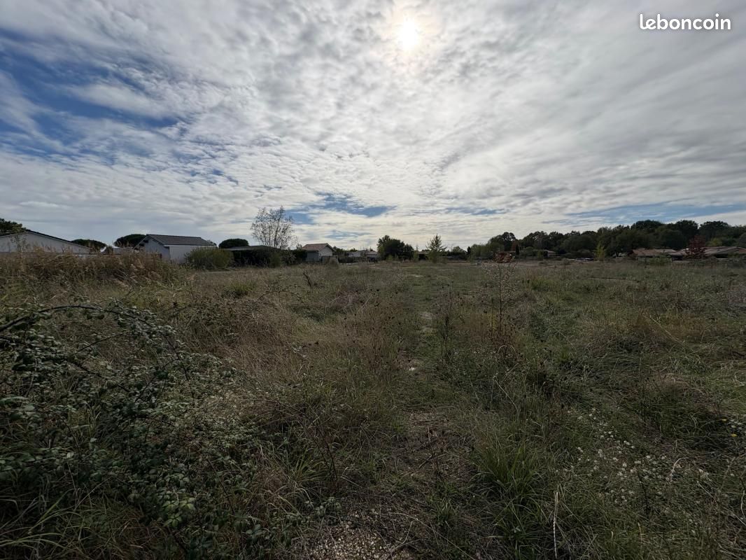 Terrain 600 m² · à Loupes · 124 000 €