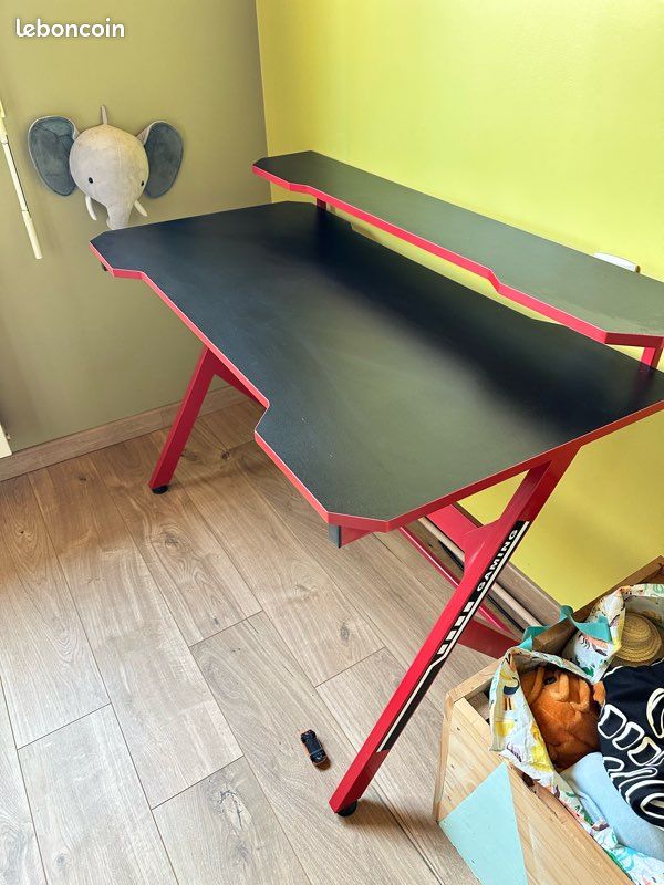 Bureau gaming (image 1)