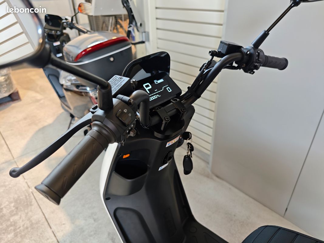 Scooter électrique EBOOST prix usine - Motos