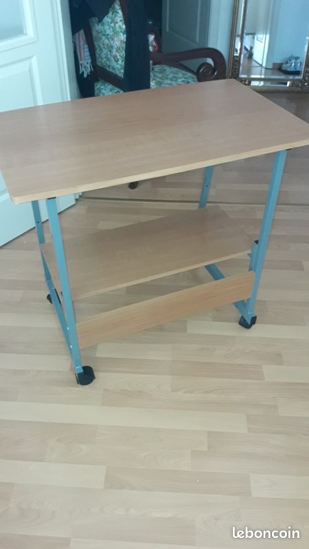 Petit bureau sur roulettes (image 1)