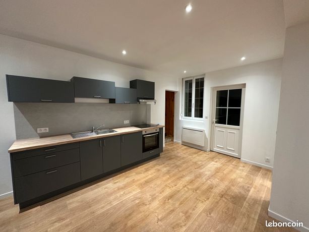 Maison avec 2 chambres + 1 coin couchage + jardin