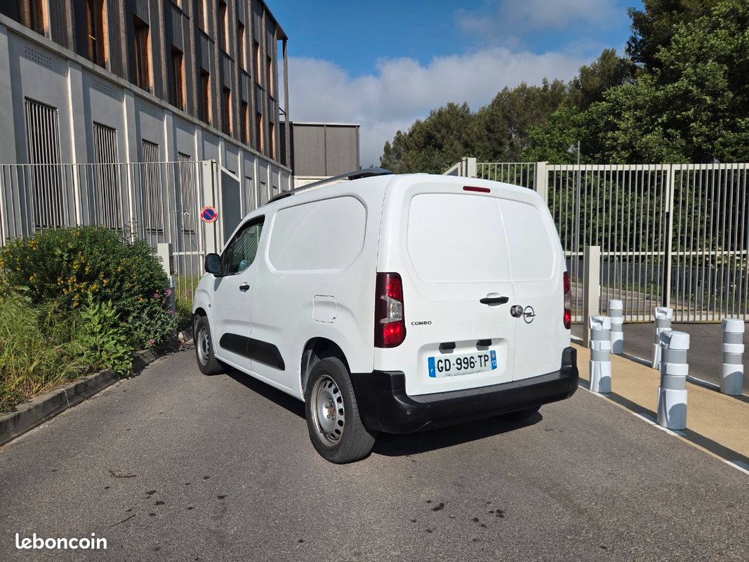 Opel combo 3 places cdti 100 bv6 carplay gps radars (image 3)