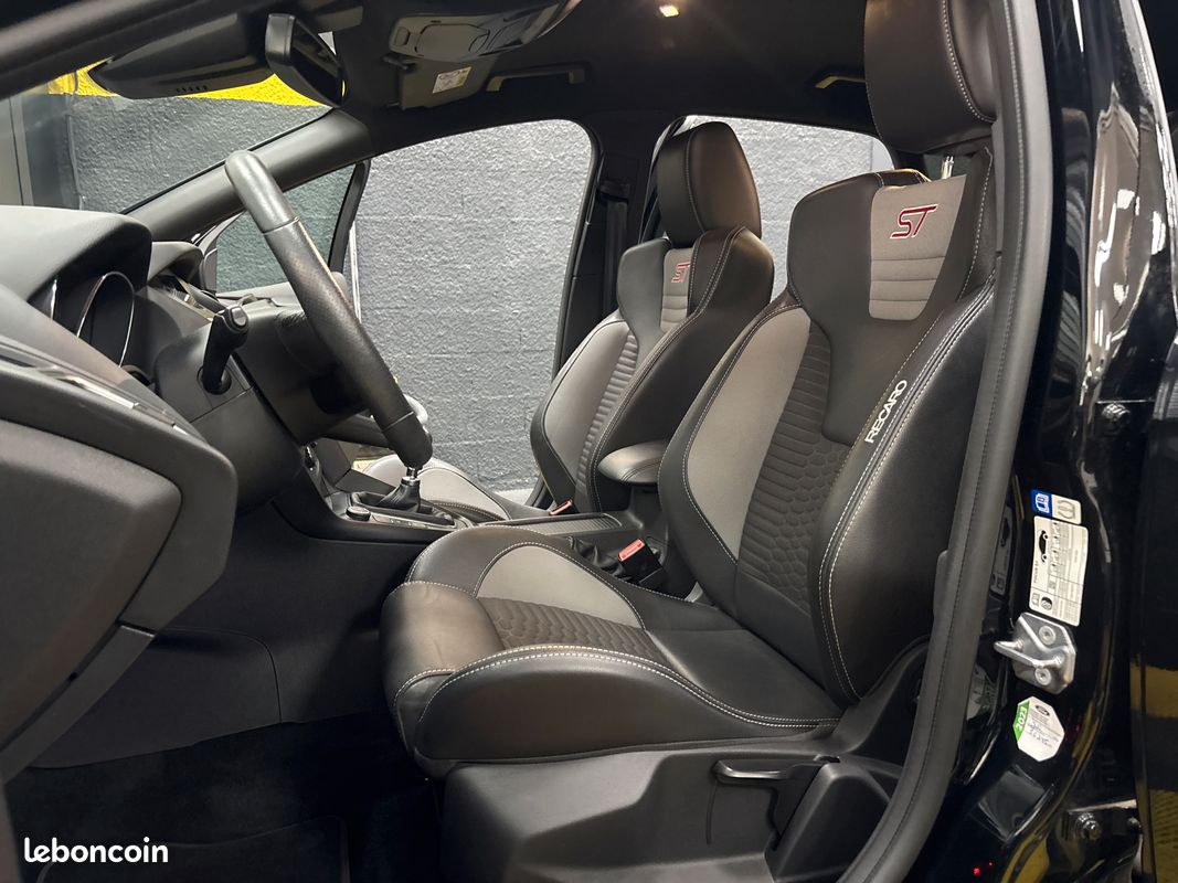 Ford Focus II 2.0 ST 250 cv Ecoboost 5 portes Recaro gps châssis sport alarme sièges chauffant pack hivers (image 4)