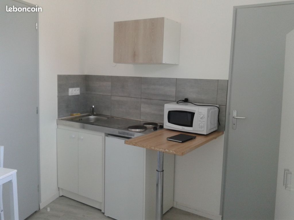 Appartement 1 pièce(s) 17 m²à louer Saint-quentin