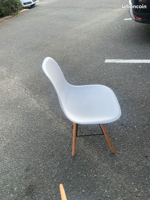 Lot 4 chaises blanche neuve scandinave (image 2)