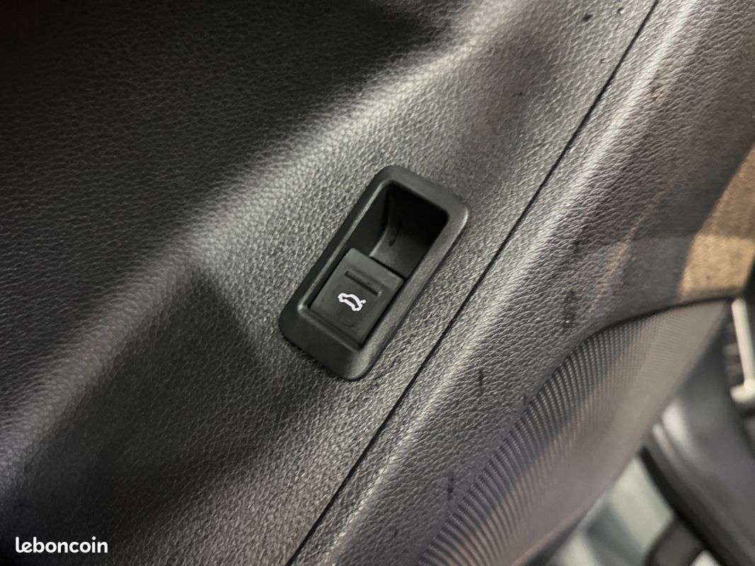 AUDI Q3 35 TFSI 150 ch S tronic 7 S line (image 13)
