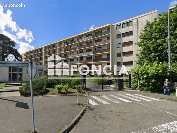 Parking Combs La Ville