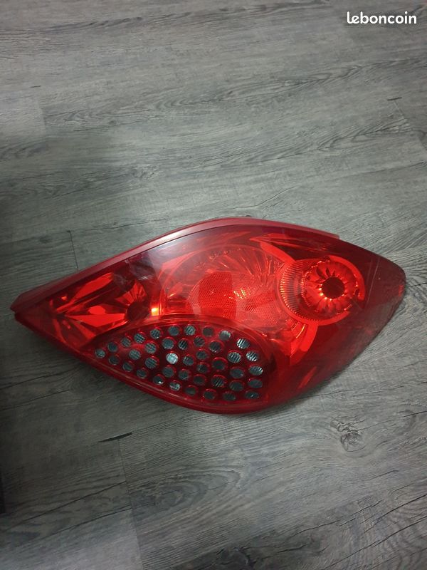 Feu arrière droit Peugeot 207 Équipement auto